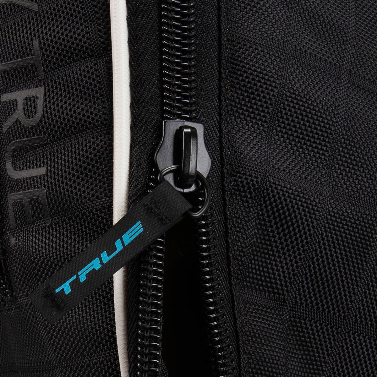 true-hockey-equipment-bag-elite-wheeled-backpack-inset5